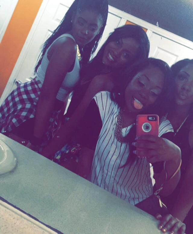 haileykens's tweet photo. Recap of this past weekend with my girls π #Stoplight9 @onelovee_TM @kaykay_mariee @_KaitlinJanay_ http://t.co/X7b8CQeuR5