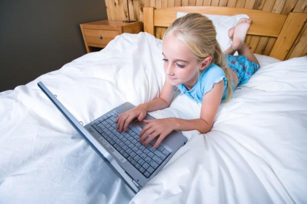 SueScheff's tweet photo. Why age restrictions matter on #socialmedia http://t.co/m8ohz5jbnt #Parenting #tweens #online #digcit #cyberbullying http://t.co/ivXTceaPWK