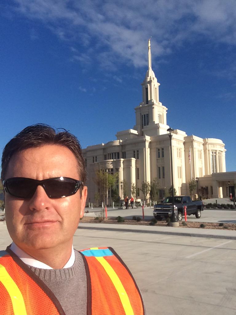 lanceblack's tweet photo. I may be the best parking assistant that has ever existed :-) #paysontemple http://t.co/X7XIcb1J3E