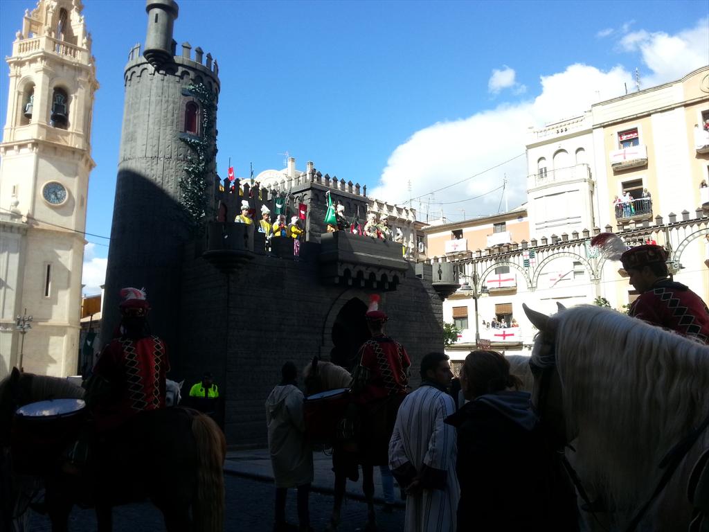 Franpermu's tweet photo. A les 20:30, en directe als Moros i Cristians d'Alcoi. Dia de l'Alardo. #AlDiaCV #MiCAlcoi2015 @TV_Mediterraneo http://t.co/fxRSFQSY77