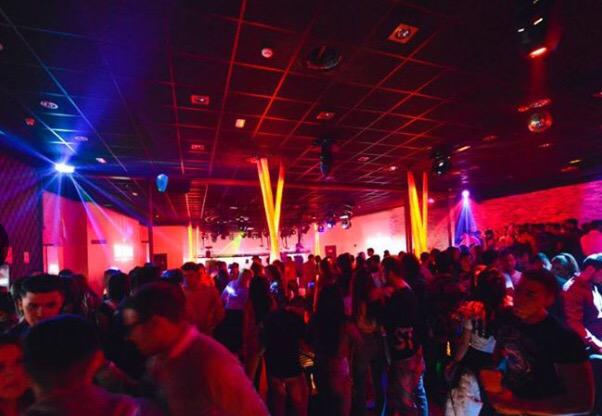 FuckSchoolFest's tweet photo. SECOND FLOOR con reguetton, dembow y electro latino😝😝 #FSF2deMayo #FoamFSF http://t.co/irAawLlNzN