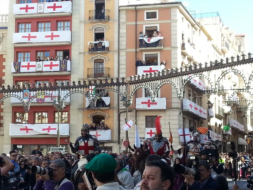 Franpermu's tweet photo. A les 20:30, en directe als Moros i Cristians d'Alcoi. Dia de l'Alardo. #AlDiaCV #MiCAlcoi2015 @TV_Mediterraneo http://t.co/fxRSFQSY77