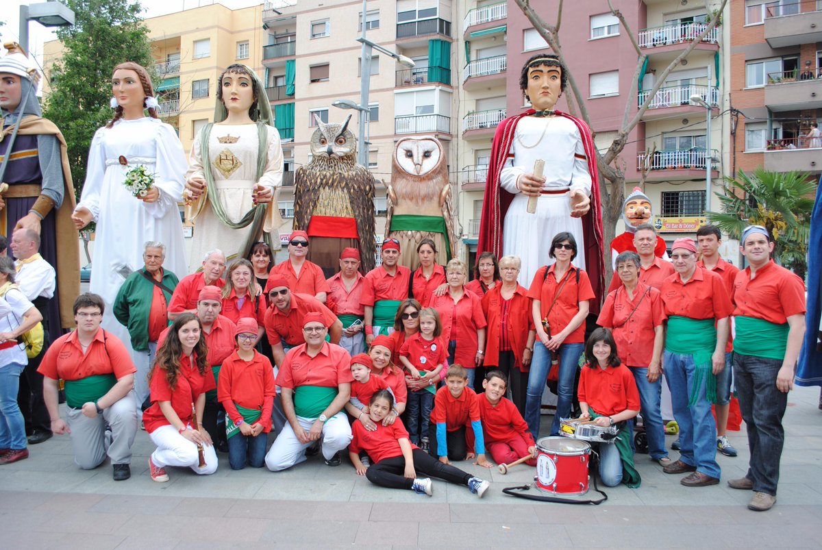 Temporada iniciada! Fotos de la sortida de #SantAndreuDeLaBarca, i d'altres a bit.ly/gegantsSQVaGPl… #gegants #SQV