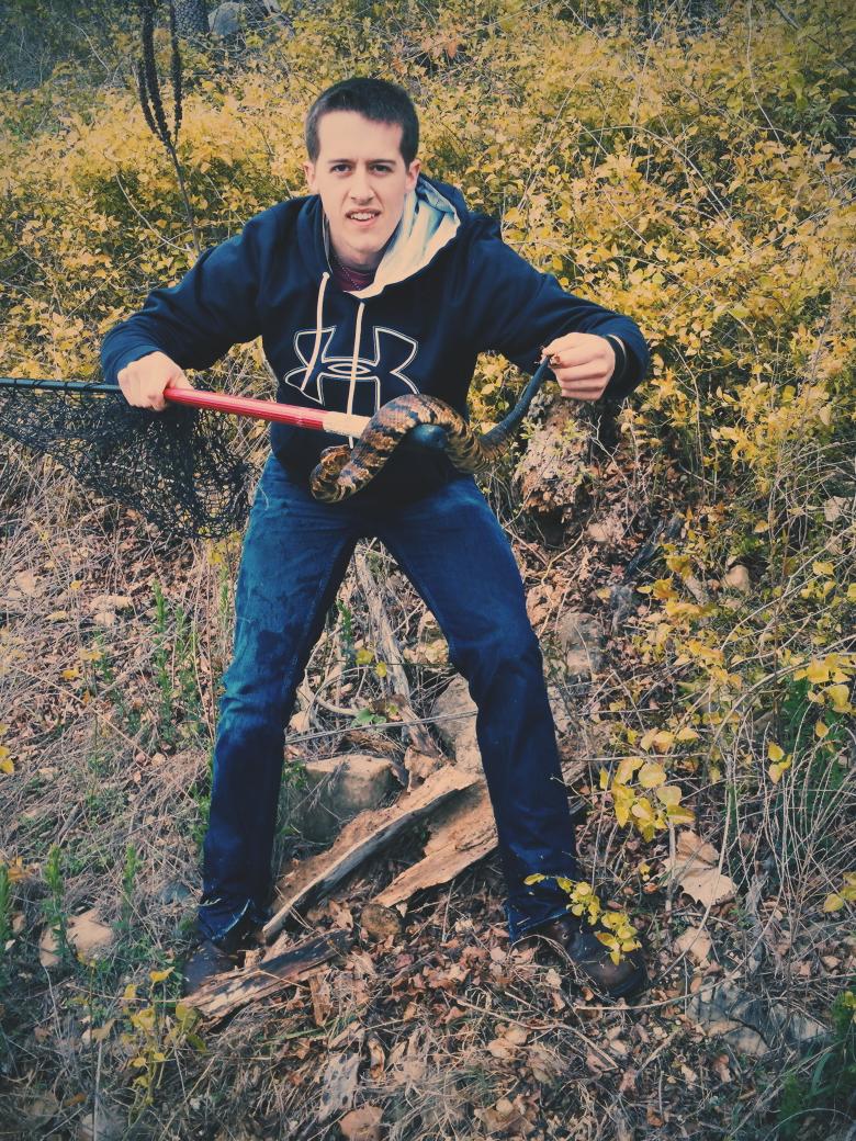 Jordan_Shrope's tweet photo. My brother catches cotton mouthes in his spare time. http://t.co/NAzrU4wGXZ