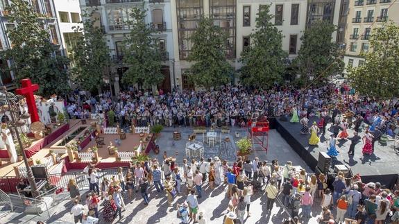 ideal_granada's tweet photo. #Granada | http://t.co/9gVoHppye5 Granada lucirá 80 cruces en Día de la Cruz, pregonado por bailaora Guerrero http://t.co/CvdDFpcEpf