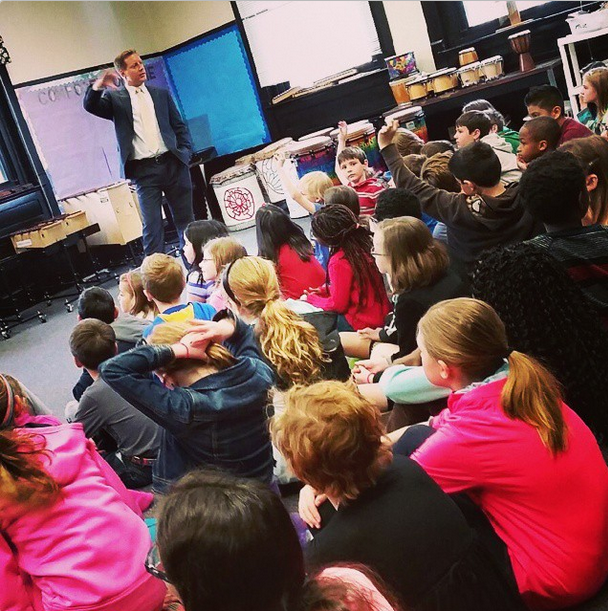 wsyx6's tweet photo. Learning is fun! Meteorologist @Danawsyx6 talked lightning with some kiddos at @WCSOH Emerson Elementary. http://t.co/Oxs8LuWVxC