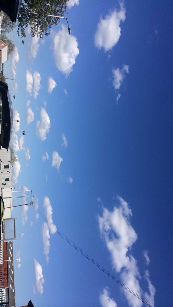 sammonks6's tweet photo. Toy story sky today http://t.co/hE3RAWGnjX