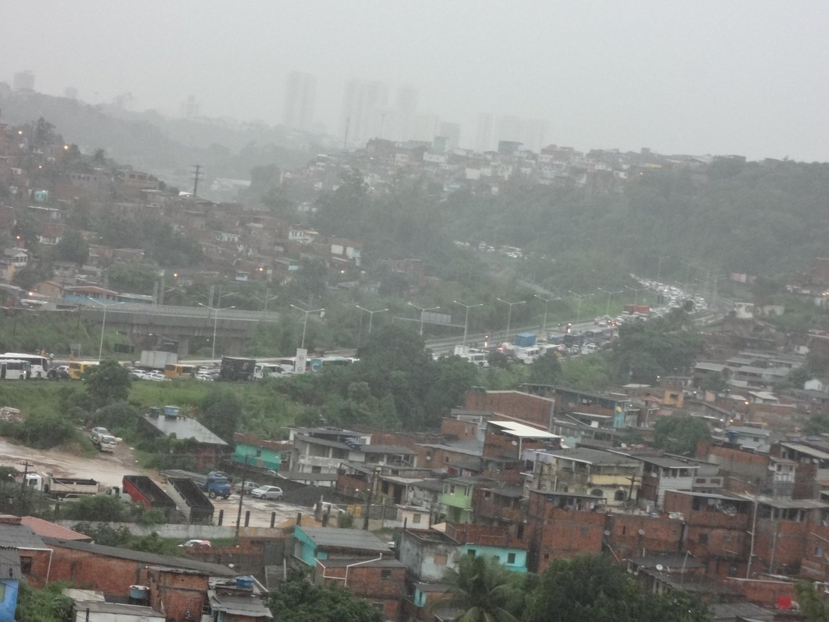 calltorres05's tweet photo. @recordbahia #banoar Bom dia! Jessica a BR 324 esta congestionada manifestação entre calabetão perto da obra do metrô http://t.co/SdKa4iWKa2