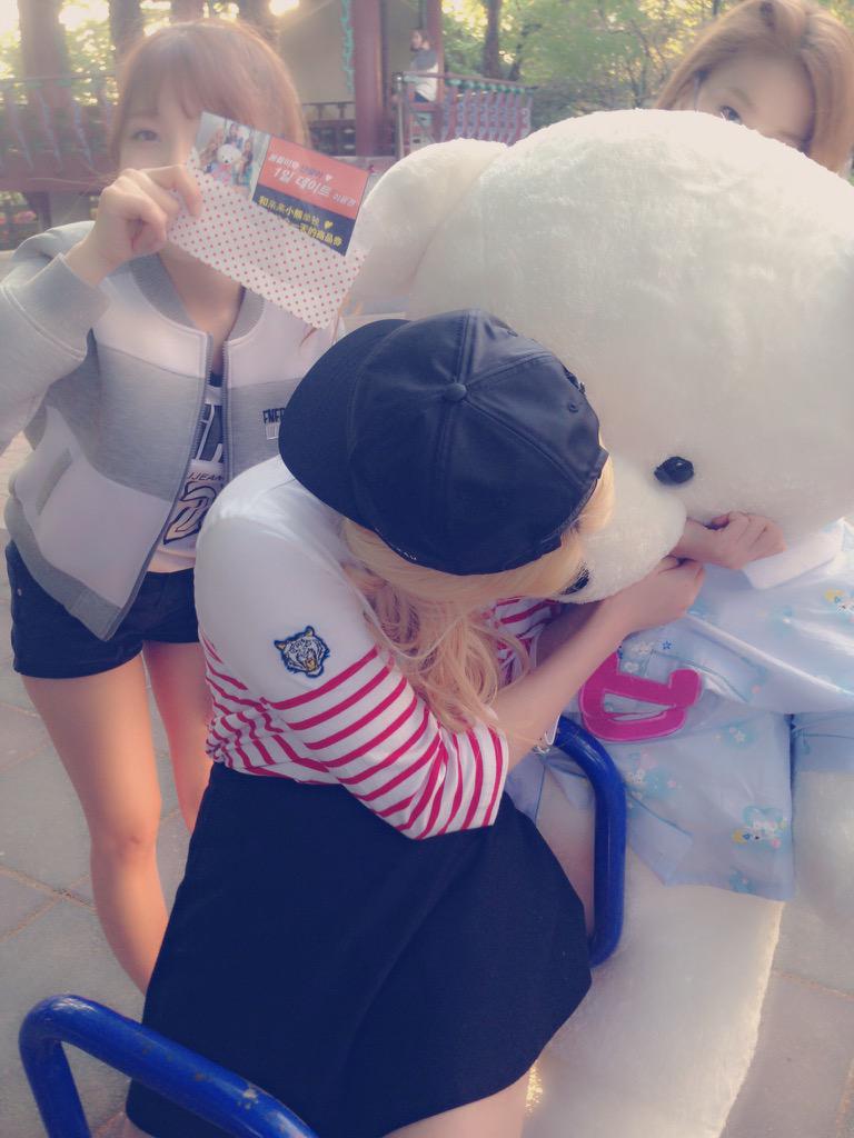 officialLABOUM's tweet photo. [#해인 #붐돌이 #소연 #솔빈] 
쉴만큼 쉬었으니 시소타기~ 
둘만의 달콤한 시간은... 있을 수 없다!! http://t.co/JiTGsMWoSi
