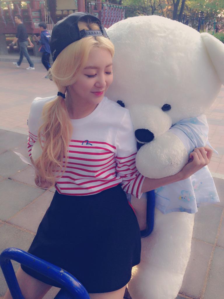 officialLABOUM's tweet photo. [#해인 #붐돌이 #소연 #솔빈] 
쉴만큼 쉬었으니 시소타기~ 
둘만의 달콤한 시간은... 있을 수 없다!! http://t.co/JiTGsMWoSi