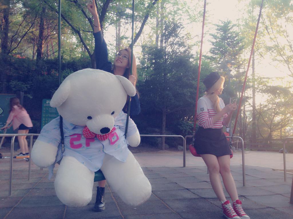 officialLABOUM's tweet photo. [#솔빈 #붐돌이 #해인 #ZN ] 공원 하면 역시
그네를 타야 완성!! 붐돌이 공원 완전 정복 http://t.co/0MnxdmseGc