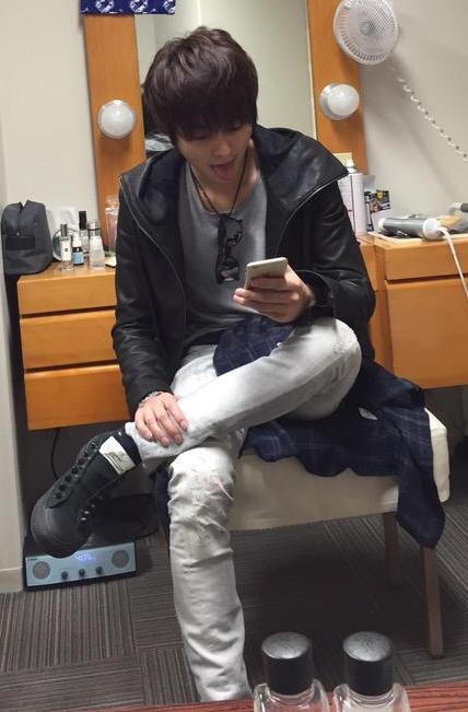 ぽんず Pa Twitter 小池徹平私服 腰にシャツ巻くファッション最近好きすぎな件について Http T Co Njzveqoups Twitter