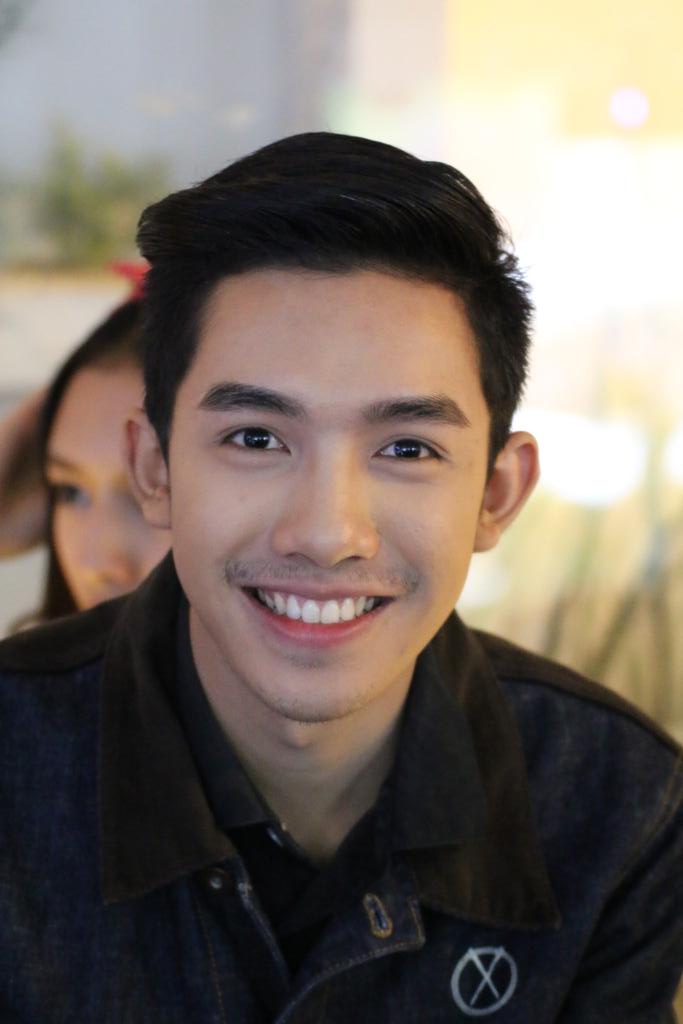 UncleTumte29's tweet photo. ยิ้มแบบนี้ นู๋จะเอาอะไรตอบมาลูก 😍😙😘😚 #lovesicktheseries #lovesickseason2 http://t.co/fXCJFeQP5T