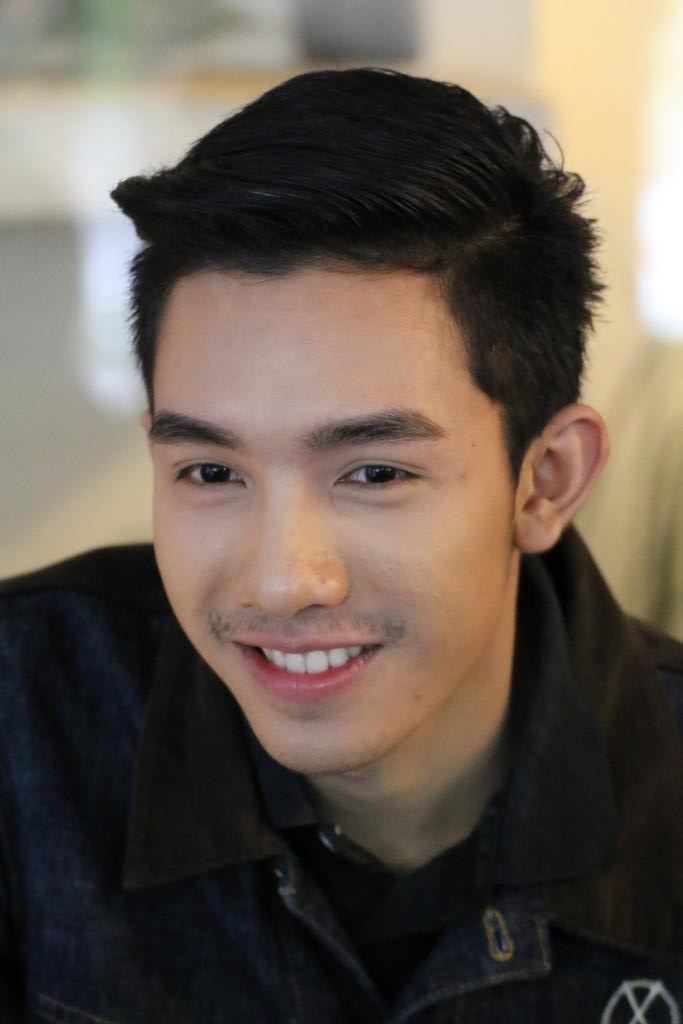 UncleTumte29's tweet photo. ยิ้มแบบนี้ นู๋จะเอาอะไรตอบมาลูก 😍😙😘😚 #lovesicktheseries #lovesickseason2 http://t.co/fXCJFeQP5T