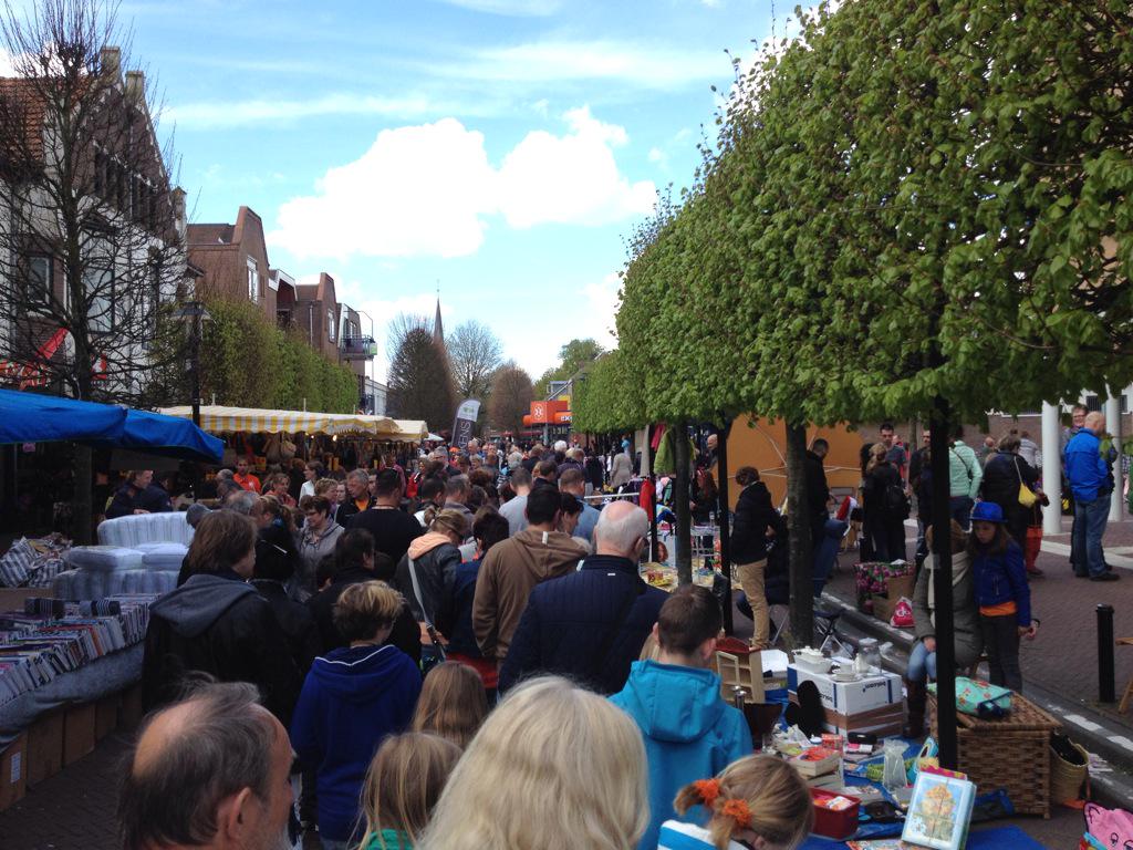 Gezellig druk in #Ermelo! En het zonnetje breekt ook door :-)