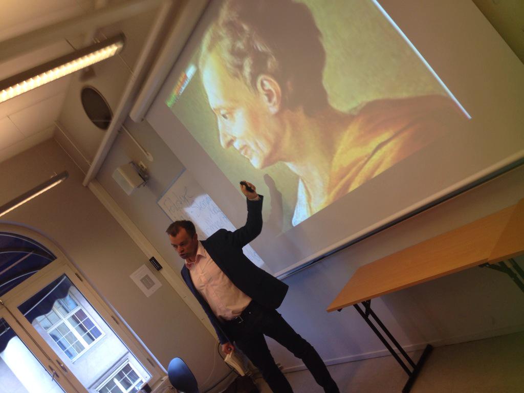 ceciliestaude's tweet photo. Bruk av sosiale medier videreutvikler #Montesquiue sine tanker om maktdeling..@stmarthinsen #dig2100 @Markedhoyskolen http://t.co/4Tocl4SZAb
