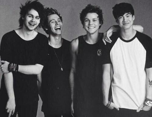 arisweeetener's tweet photo. Rt if you love these dorks ❤️ http://t.co/giHJlZm8Yr
