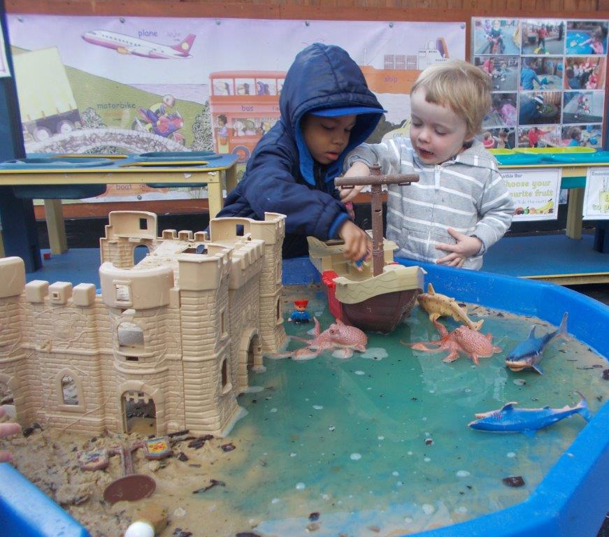 KidsIncUK's tweet photo. Chingford Grasshoppers have made their own Windsor Castle! @ClarenceHouse #kings #queens! http://t.co/uwe3mt2kqp