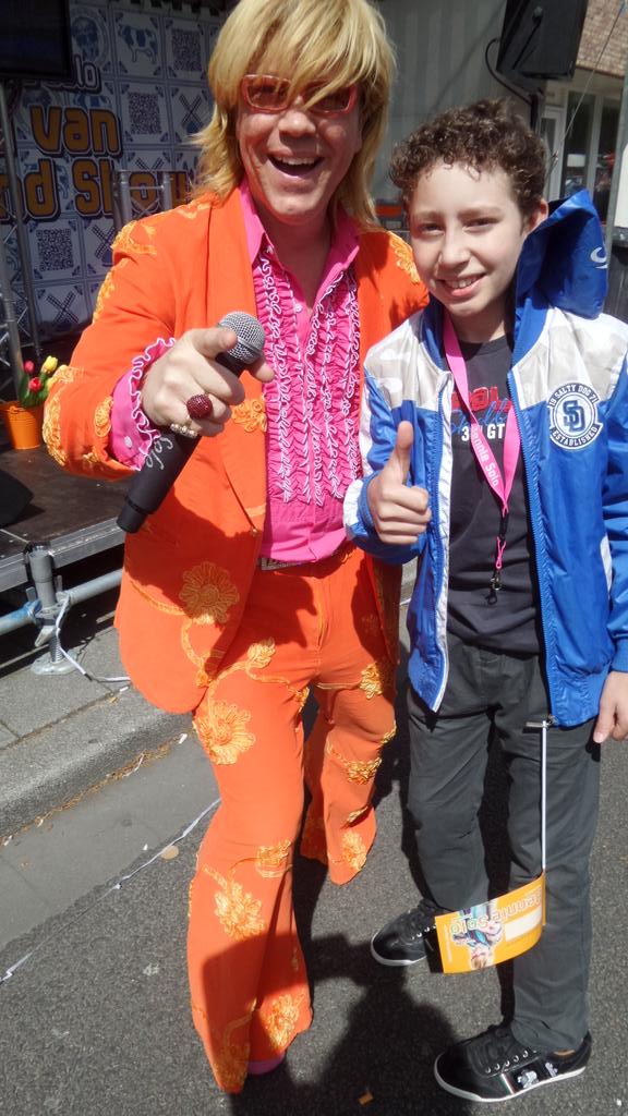 DiegoBiezemans's tweet photo. In #tilbug #korvel bij een optreden van @benniesolo http://t.co/8tQO64e8iL