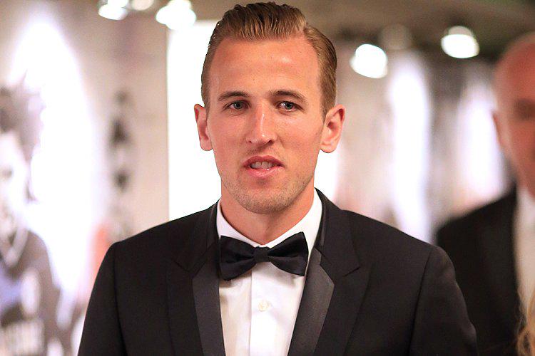 Harry Kane was betrayed, argues <a href="/lxndrnthrtn/">lxndrnthrtn</a>. How could players vote for a BELGIAN as POTY? yhoo.it/1QzDxnO
