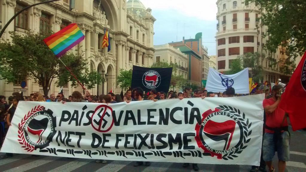 LaRiberaAntifa's tweet photo. Algunes fotos del 25 d'Abril on participarem amb els companys de la CAI i altres comarques del País Valencià http://t.co/977hpWnhDB