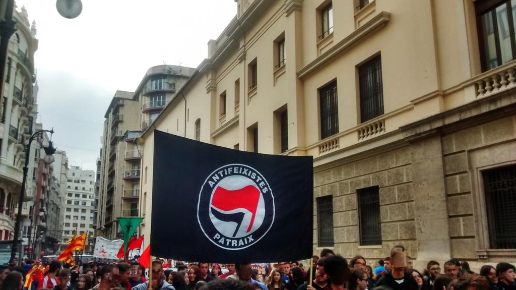 LaRiberaAntifa's tweet photo. Algunes fotos del 25 d'Abril on participarem amb els companys de la CAI i altres comarques del País Valencià http://t.co/977hpWnhDB