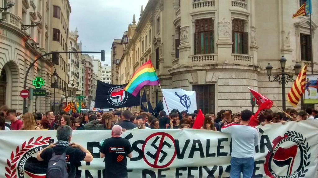 LaRiberaAntifa's tweet photo. Algunes fotos del 25 d'Abril on participarem amb els companys de la CAI i altres comarques del País Valencià http://t.co/977hpWnhDB