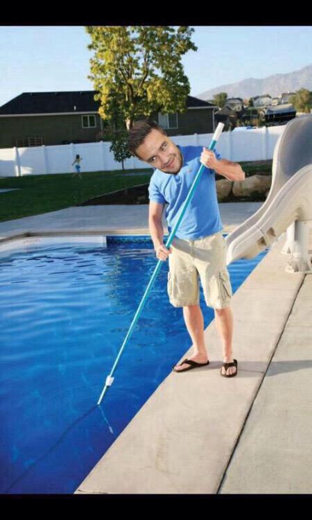 HOW CAN YOU NOT LOVE THIS FANDOM 😂 

IM LAUGHING SO HARD 😂

#LIAMISTHEPOOLCLEANER
