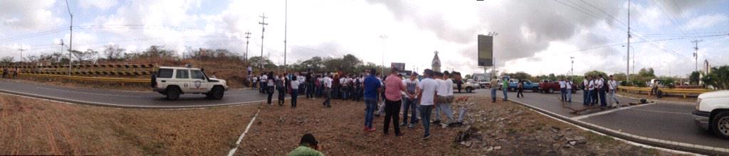 JesuannyM's tweet photo. #protestaenmonagasUNEFA-aguasay http://t.co/03gGshq7gD