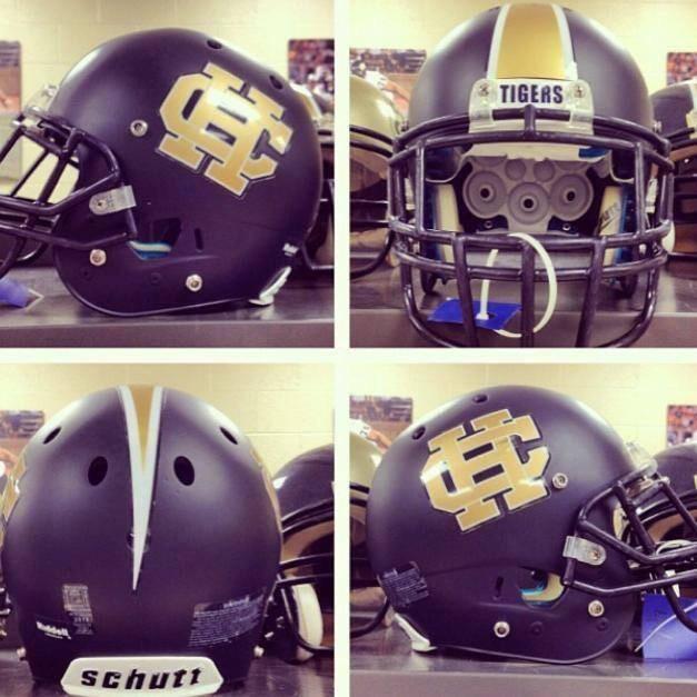 HolyCrossFB's tweet photo. Next Season... STARTS TODAY!!! #springfootball2015 #WeAreHC http://t.co/0e3IQuOoWX