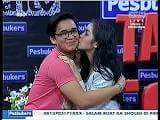 askanhy12's tweet photo. Pelukan&amp;ciuman'a mengingatkn q sm kak Olga,Biasa'a kak @jess_iskandar Cium orng lain kak olga psti marah atw ngomel2. http://t.co/IyN0Wi33Yy