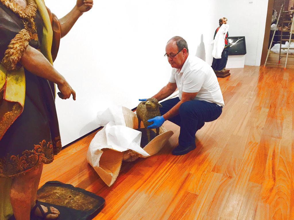 LarryAlvarez67's tweet photo. ¡Ultimando el montaje!
Mañana abre la expo
"José Luján Pérez, el Hombre y la Obra 200 años después"
En @SanMartinCCC http://t.co/6U0AnnfLpY