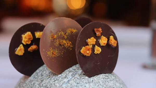 ChocolateTravl's tweet photo. Love this idea for the #Chocolate Board in #restaurants.Example from #WildHoney. More #friends More #travel! http://t.co/6Nv289H88i