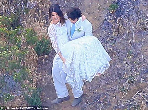 I_Am_Purva's tweet photo. Congratulations to @iansomerhalder and @NikkiReed_I_Am on their wedding! 😋💝 http://t.co/lIo2gerlhh