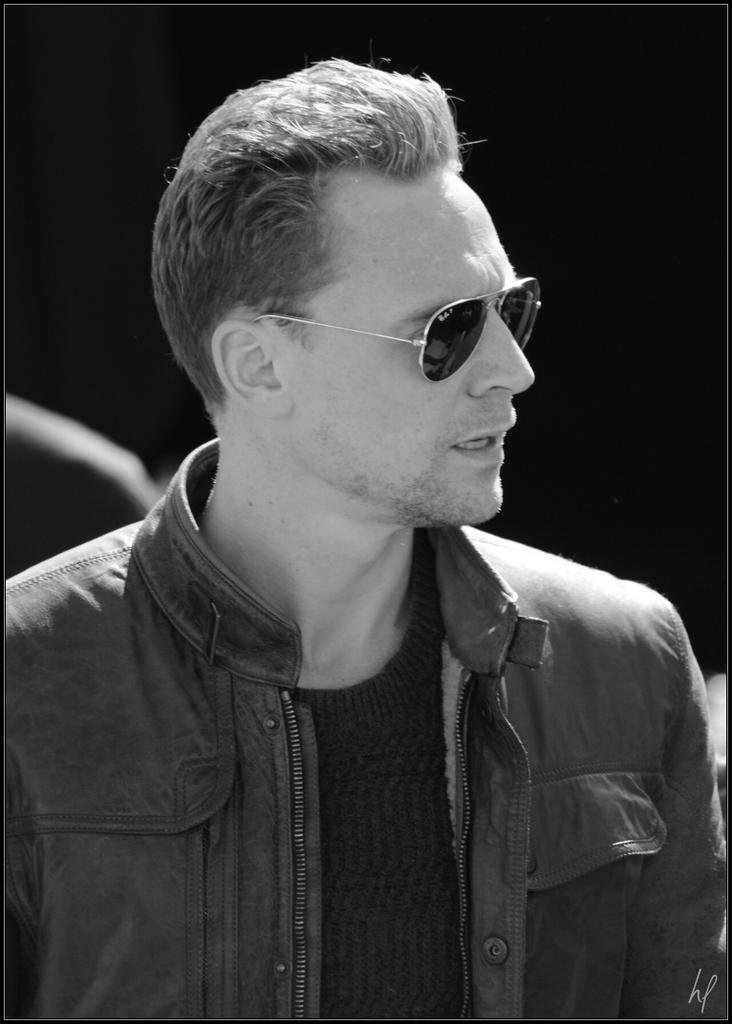 HiddlestonLuvr's tweet photo. A bit of #TomHiddleston to start out your week. ❤ #PiperEdit If you use it, credit. 😊 
Org: http://t.co/KZD7ZHIby6 http://t.co/Xup7mrs5eT