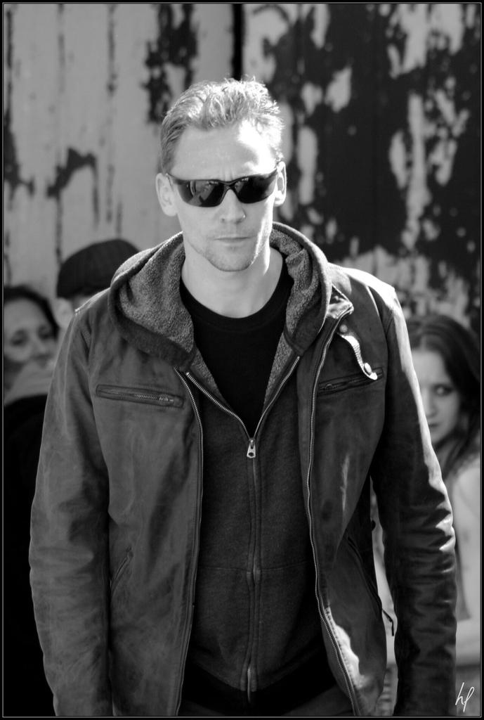 HiddlestonLuvr's tweet photo. A bit of #TomHiddleston to start out your week. ❤ #PiperEdit If you use it, credit. 😊 
Org: http://t.co/KZD7ZHIby6 http://t.co/Xup7mrs5eT