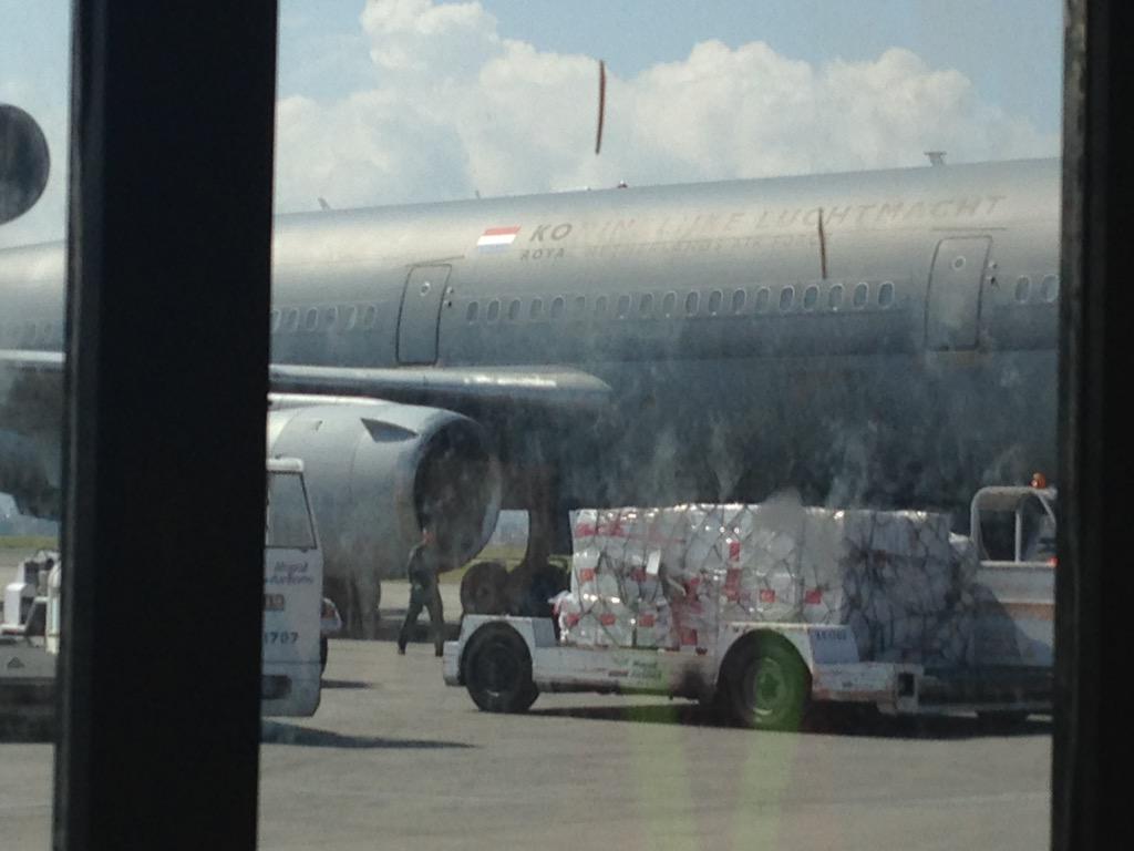 alisonfhudson's tweet photo. The Netherlands sent their Urban SAR team to KTM this am and evaced their citizens #NepalEarthquake http://t.co/TiUDDAGX6q