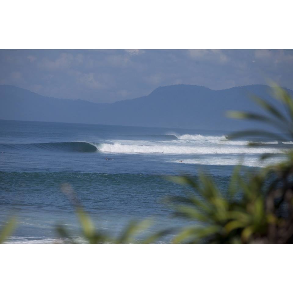 mormaiioficial's tweet photo. Com onda e sem crowd. O sonho de qualquer surfista, a realidade da #familiamormaii na última trip pela Indonésia. http://t.co/yRBa7eb7AH