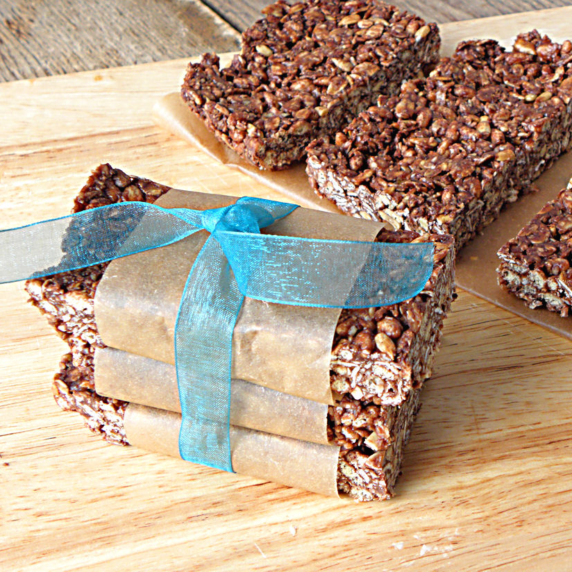 Gün boyu ihtiyacınız olan enerji evde hazırlayacağınız katkısız Granola Bar'da.Tarif seti için goo.gl/WHJ6gR