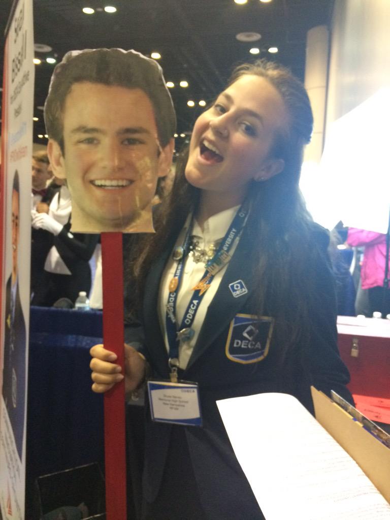 hannahaltizer12's tweet photo. love meeting some @NHDECA members! #FWDwithSean @Blacksburg_deca http://t.co/4q2sglAGXJ