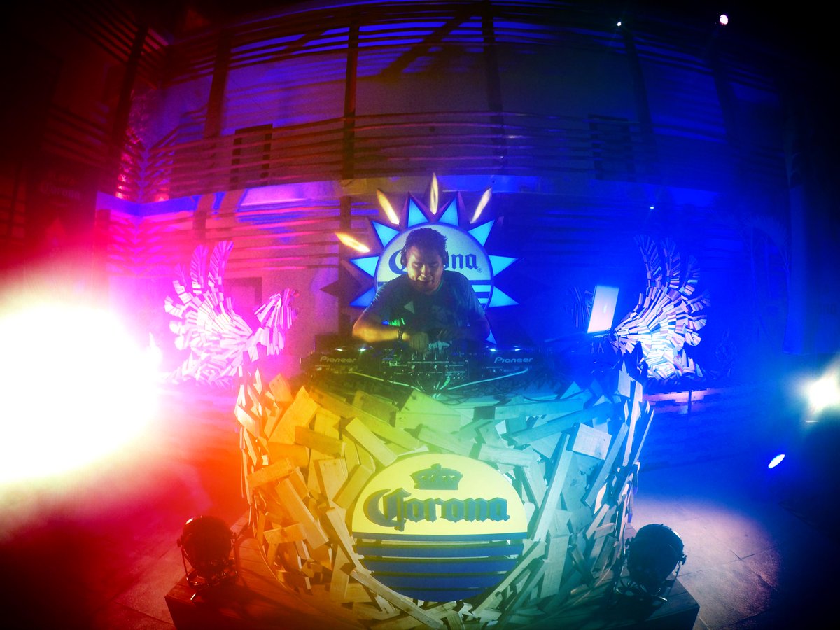 meyerfunkystar's tweet photo. Gracias #PLAYADELCARMEN Nos vemos pronto!!!!
#DJLIFE #TOUR2015 #MEYERFUNKYSTAR #DJ #LAPLAYATELLAMA #CORONASUNSETS http://t.co/2LUHRV2Zyl