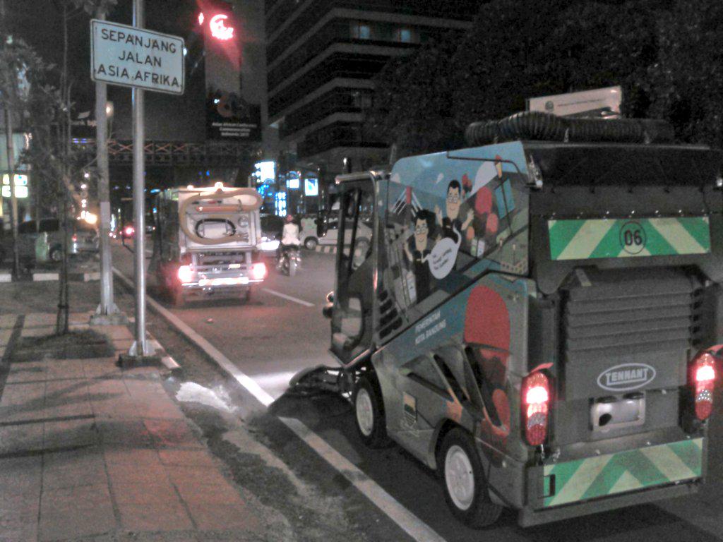 lekker188's tweet photo. Pa @ridwankamil #BandungJuara pisan. Haturnuhun #Bandung lebih bersih. Kondisi dpan @lekker188
@se_bdg #BandungKini http://t.co/YbhWPv3MmS