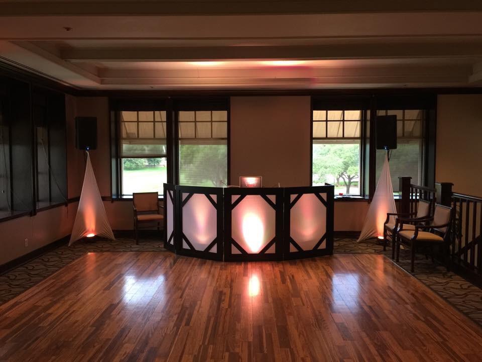 MrDJSmoothB's tweet photo. My silver package #djsetup for a lovely #Wedding . #bridalstyleblog #weddingdj #DJ #busyweek #Facade #uplights http://t.co/RHnFloKzSe