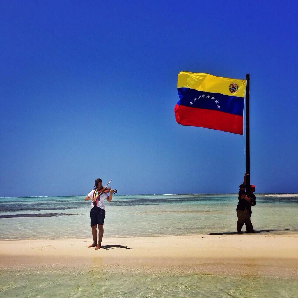 ana_dreads's tweet photo. Concierto Ecologicos se realizo ayer en PN Los Roques con el Sistema Nacional de Orquestas @LachinaPSUV @g_barreto http://t.co/TrYUrw76sm