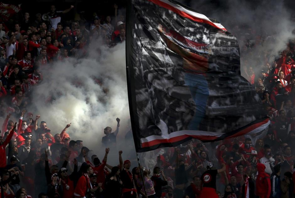 guardian's tweet photo. Sport picture of the day: the Иo Иame Boys of Benfica http://t.co/yV6CvF0ZQF http://t.co/JMCb8Xx73Q