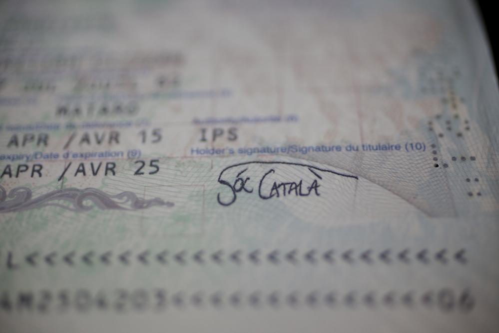 NeilHarbisson's tweet photo. My passport says I'm Catalan. Sóc català, ho diu el meu passaport: https://t.co/PVBVoJZEG3 http://t.co/wjsOyNEiyx