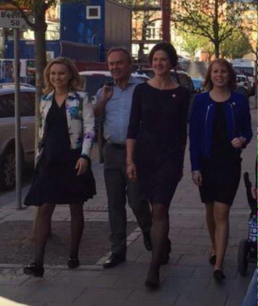 Arrogansen's tweet photo. Mean Girls ft. Grumpy Soldier #svpol http://t.co/qikeuu9J2q