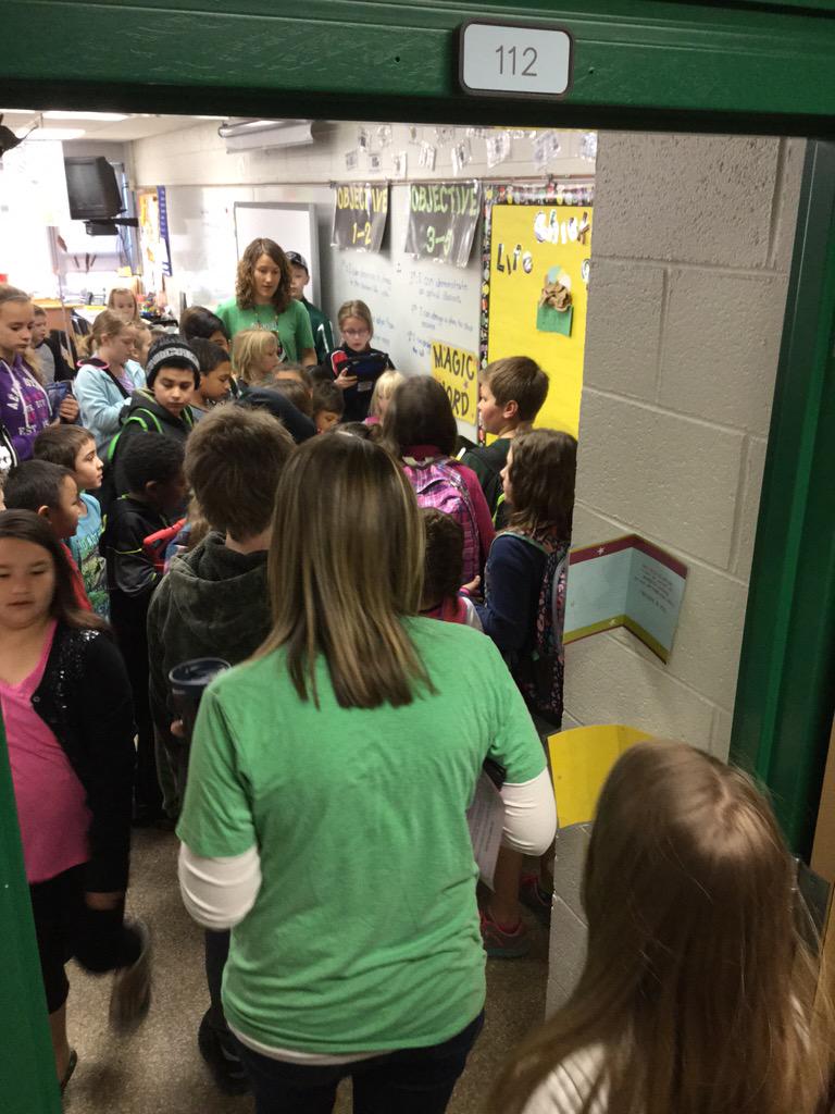 PullmanElem's tweet photo. Excitement!  The chicks have been born!! http://t.co/BlDqWXPSyf