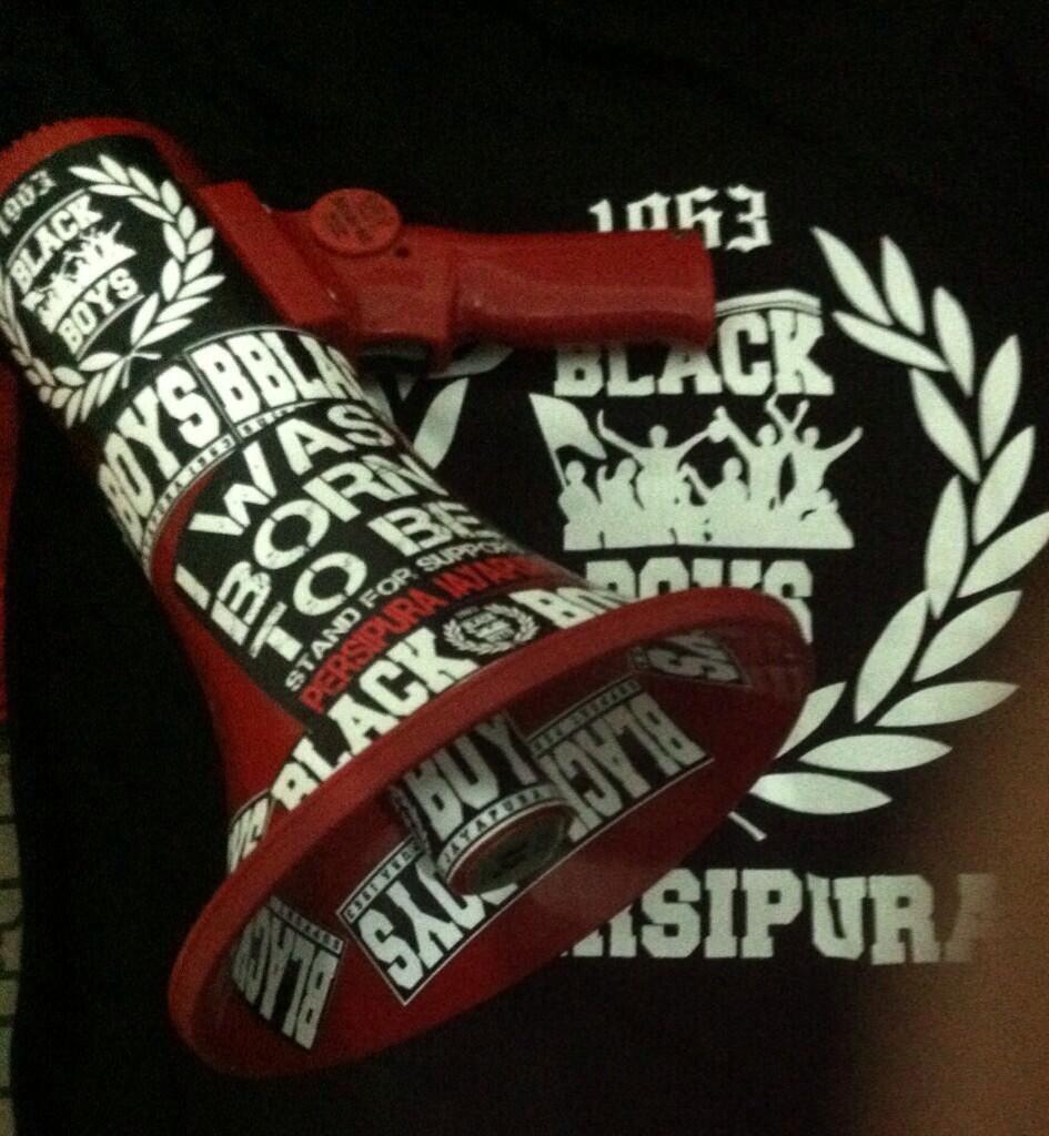StadionMandala's tweet photo. HBD, ko bikin ah "@BlackBoys63: Sampe skrng kami masih tetap ada untuk Persipura http://t.co/lFz2bC3EEg”