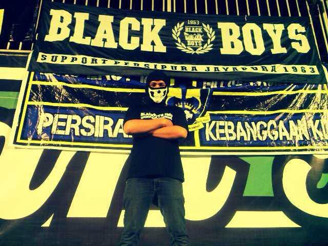 StadionMandala's tweet photo. HBD, ko bikin ah "@BlackBoys63: Sampe skrng kami masih tetap ada untuk Persipura http://t.co/lFz2bC3EEg”